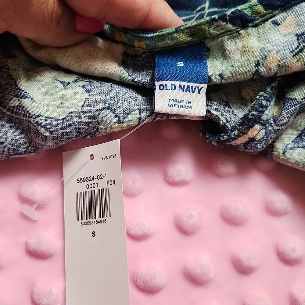 Old Navy floral print tank top - Picture 3 of 3